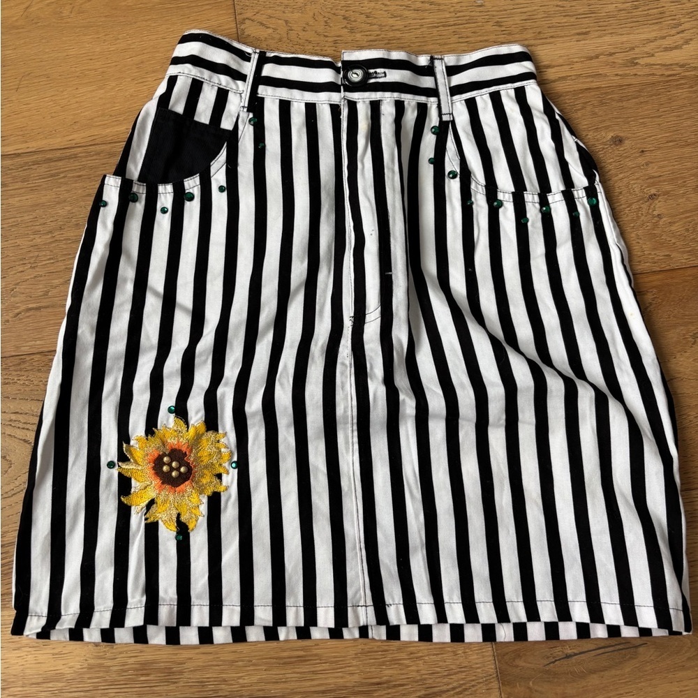 Vintage 80’s tamorah marie striped skirt with sunflower embroidered detail 6